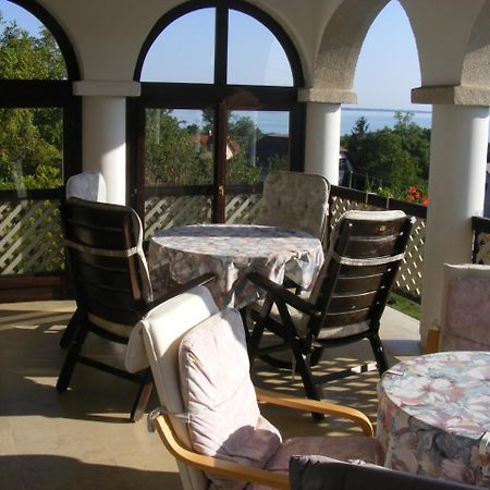 Pigál Panzió Bed and Breakfast Badacsonyörs Esterno foto