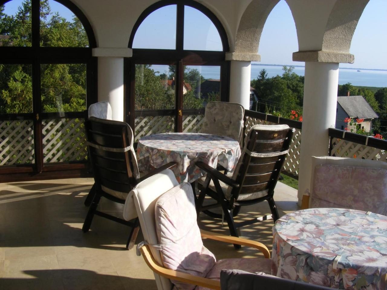 Pigál Panzió Bed and Breakfast Badacsonyörs Esterno foto
