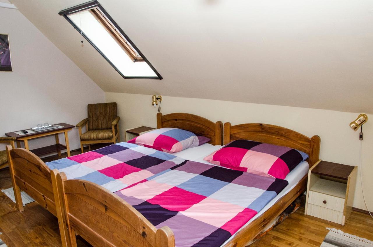 Pigál Panzió Bed and Breakfast Badacsonyörs Esterno foto