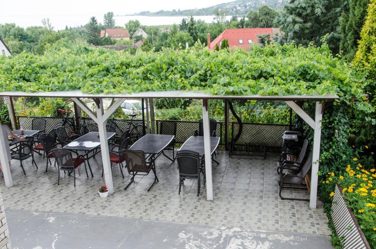Pigál Panzió Bed and Breakfast Badacsonyörs Esterno foto