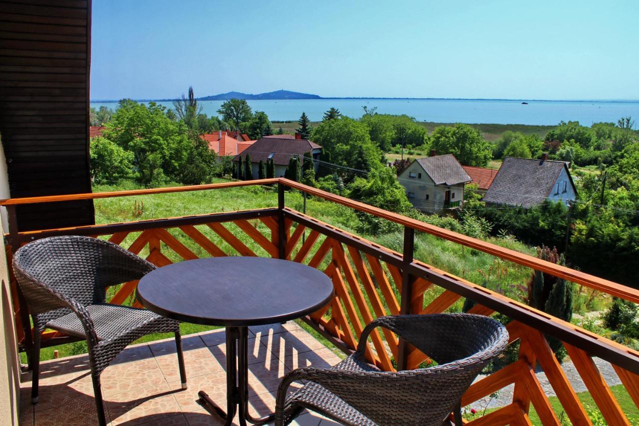 Pigál Panzió Bed and Breakfast Badacsonyörs Esterno foto