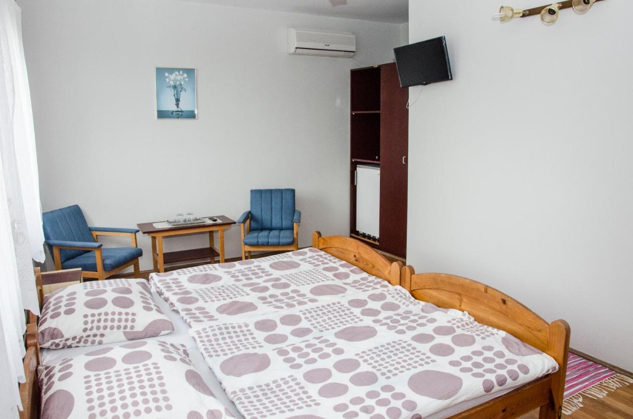 Pigál Panzió Bed and Breakfast Badacsonyörs Esterno foto