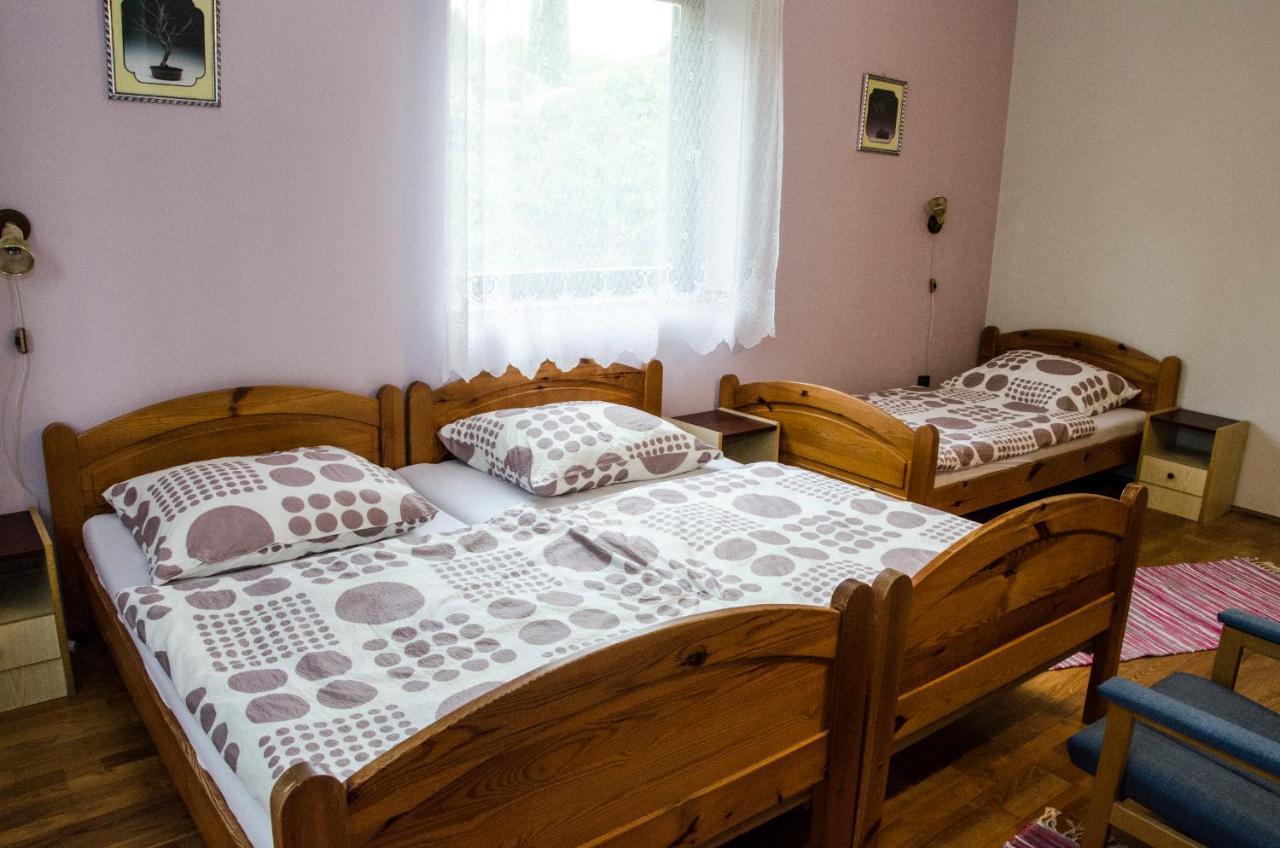 Pigál Panzió Bed and Breakfast Badacsonyörs Esterno foto