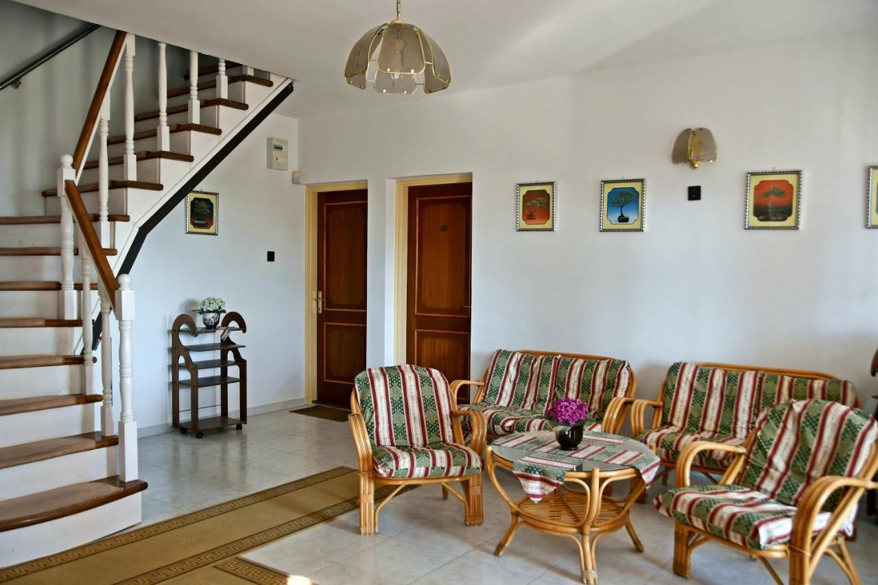 Pigál Panzió Bed and Breakfast Badacsonyörs Esterno foto