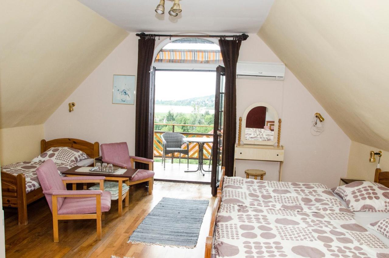 Pigál Panzió Bed and Breakfast Badacsonyörs Esterno foto